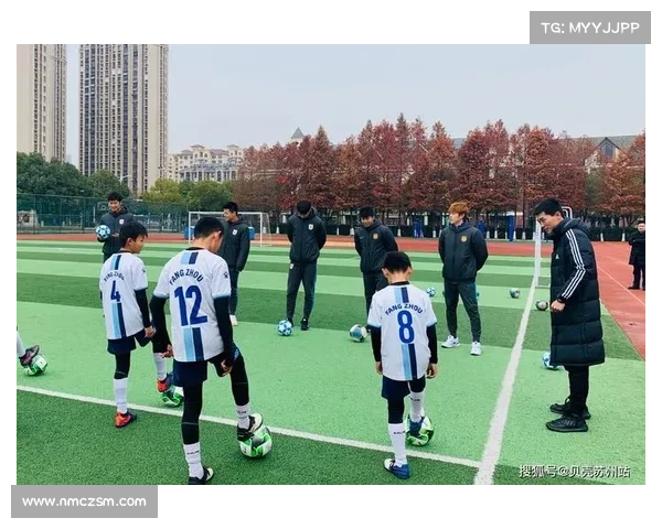 如何为足球运动员的退役转型提供全面支持与发展路径